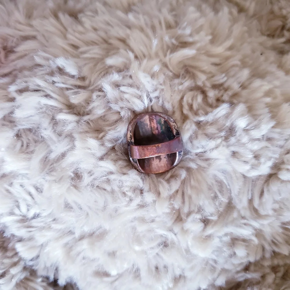 Statement gold ring - Picture 6 of 8